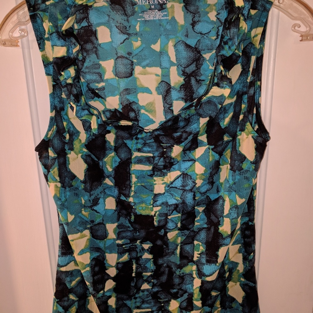 Sleeveless Blouse w/ Ruffle - Picture 3 of 4